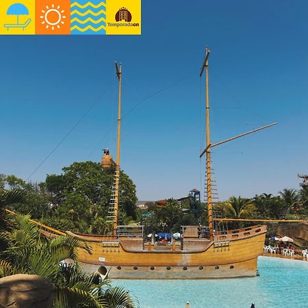 Piazza Com Acesso Ao Acqua Park Aparthotel Caldas Novas Luaran gambar